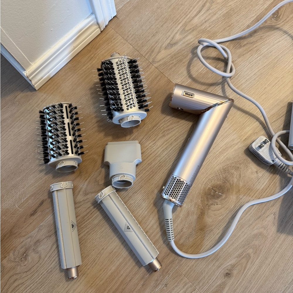 Shark flexstyle hair dryer and styler